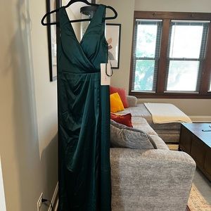 NWT Revelry satin bridesmaid dress in emerald green size 4